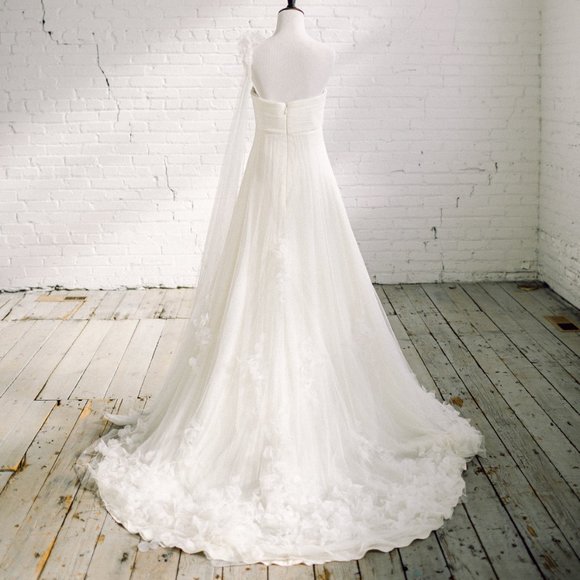 Manuel Mota Pronovias Wedding Dress 4 One Shoulder - Picture 7 of 8